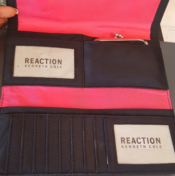 Kenneth Cole wallet - Picture 1 of 3